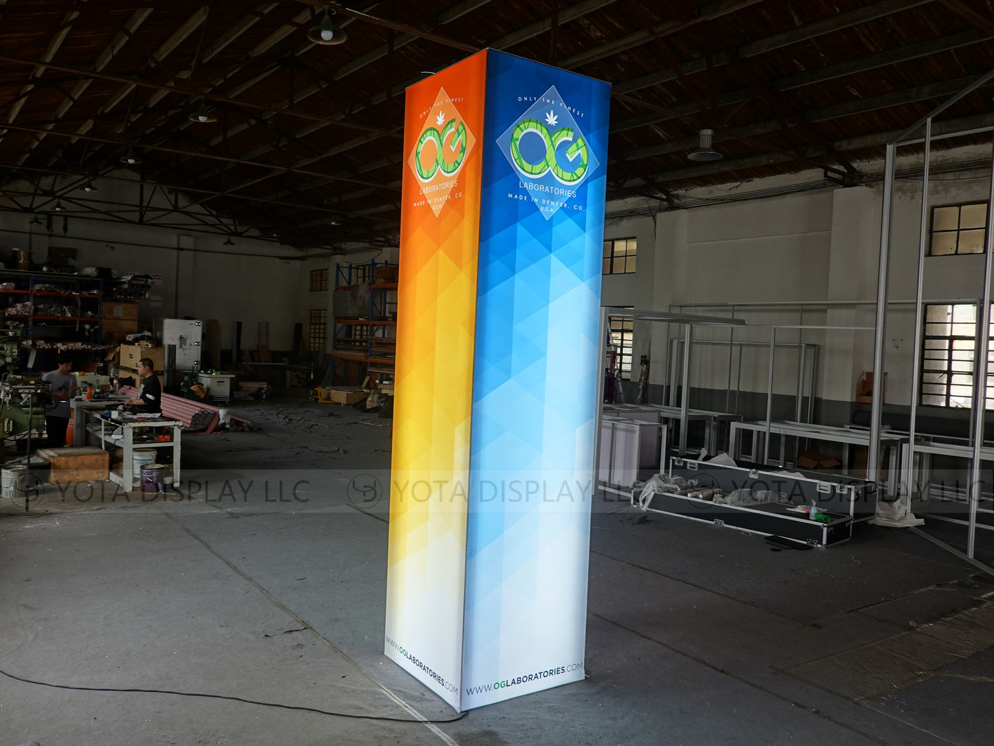 Light Box Column, 3'(L) x 3'(W) x 12'(H) | 0.9m(L) x 0.9m(W) x 3.6m(H)