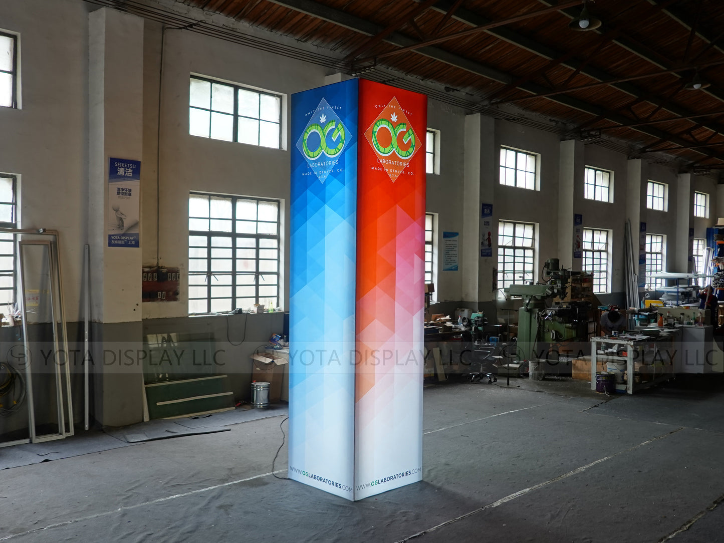 Light Box Column, 3'(L) x 3'(W) x 12'(H) | 0.9m(L) x 0.9m(W) x 3.6m(H)