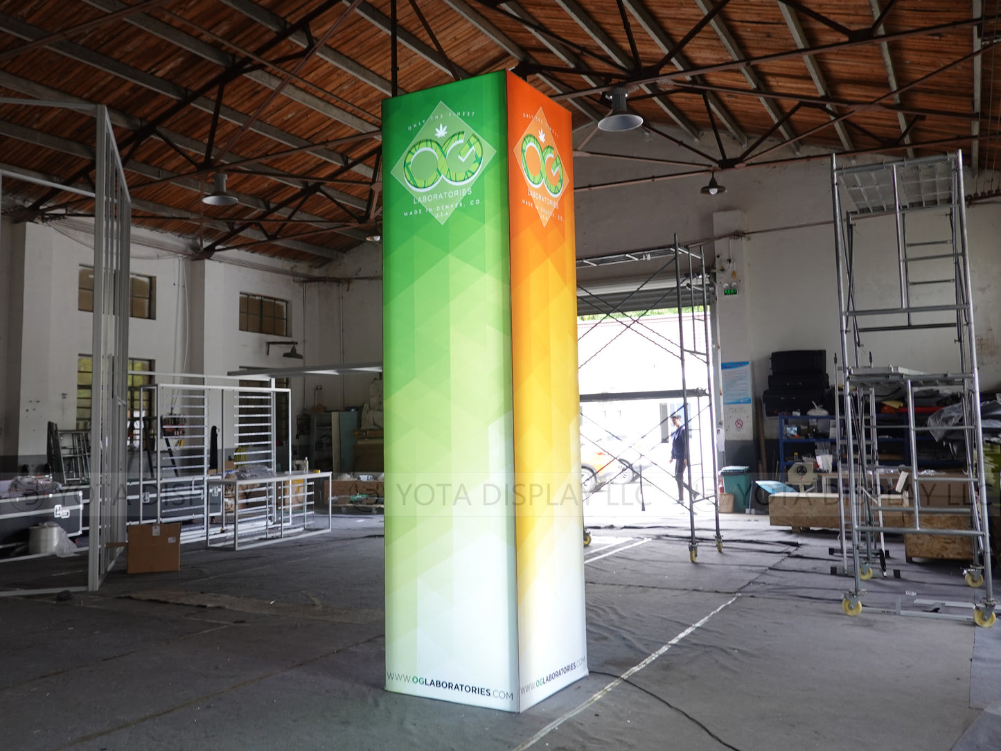 Light Box Column, 3'(L) x 3'(W) x 12'(H) | 0.9m(L) x 0.9m(W) x 3.6m(H)