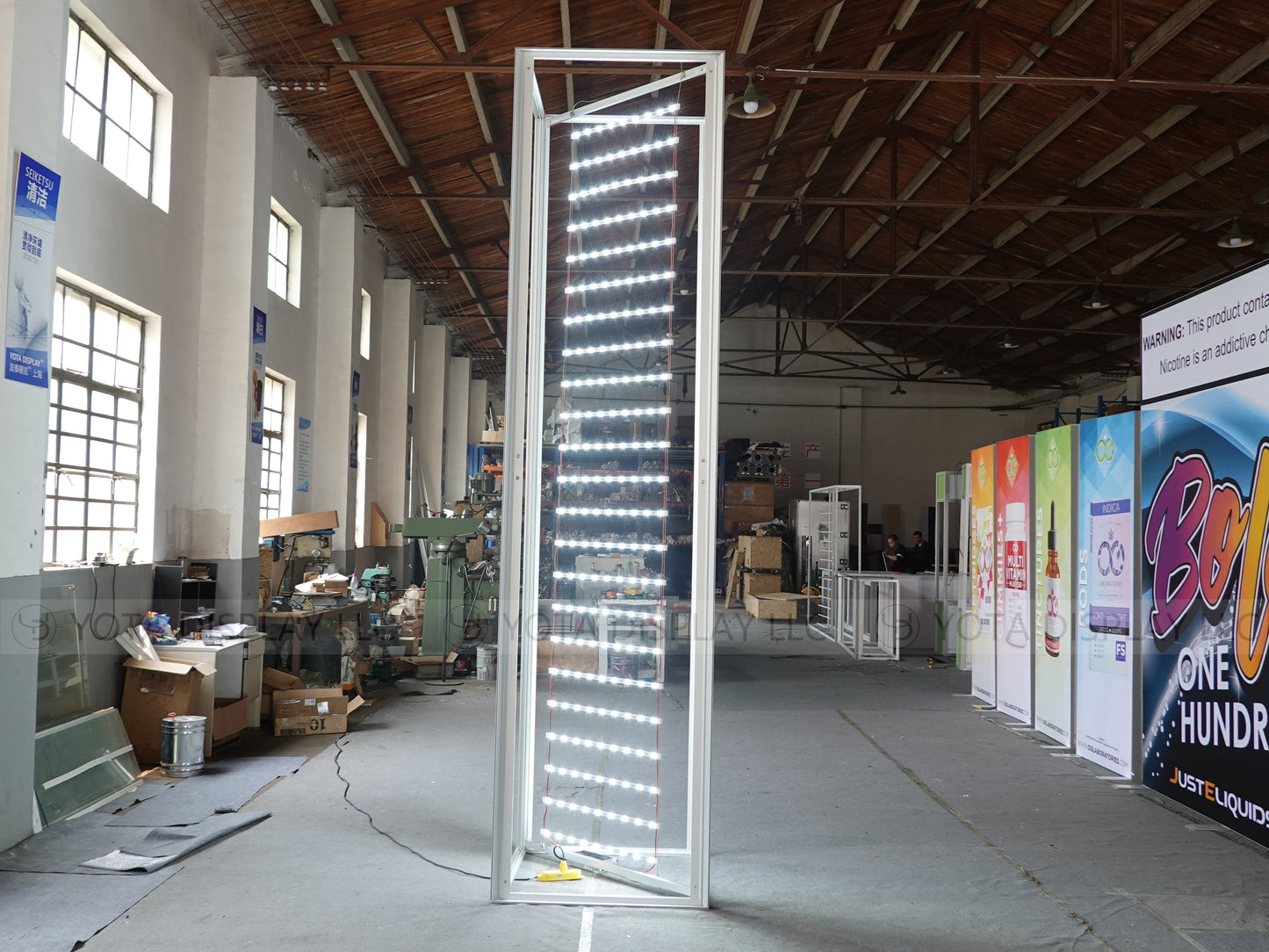 Light Box Column, 3'(L) x 3'(W) x 12'(H) | 0.9m(L) x 0.9m(W) x 3.6m(H)